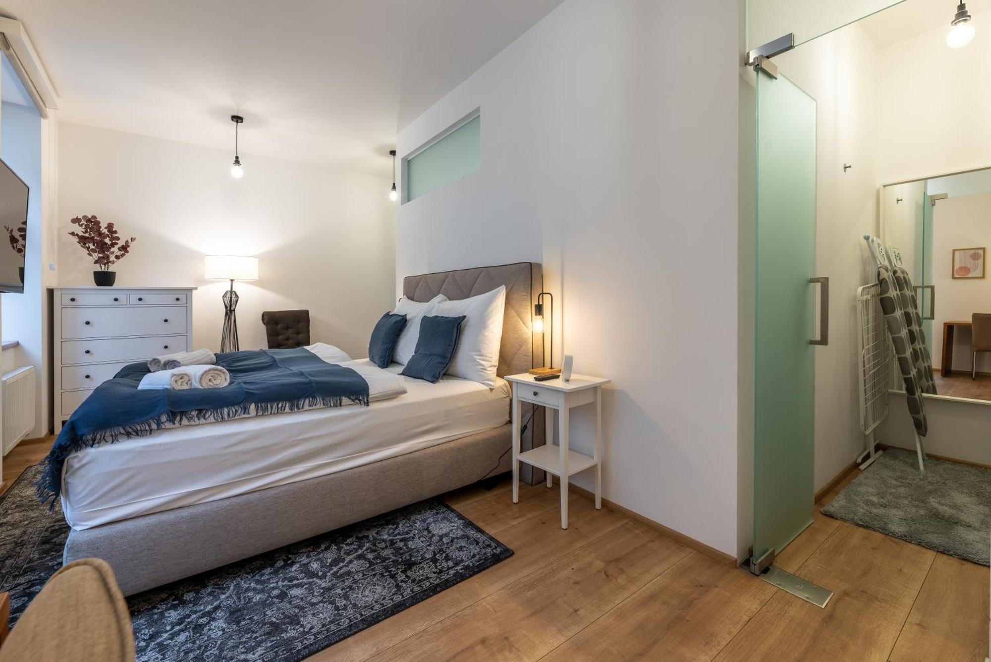 Apartment Peaceful & Cozy Living In Vysehrad With A Balcony