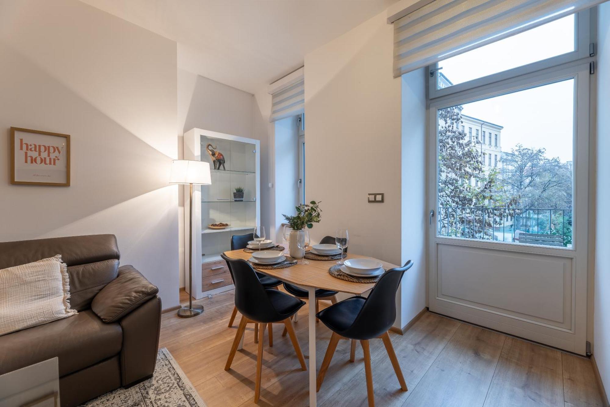Peaceful & Cozy Living In Vysehrad With A Balcony * Prague