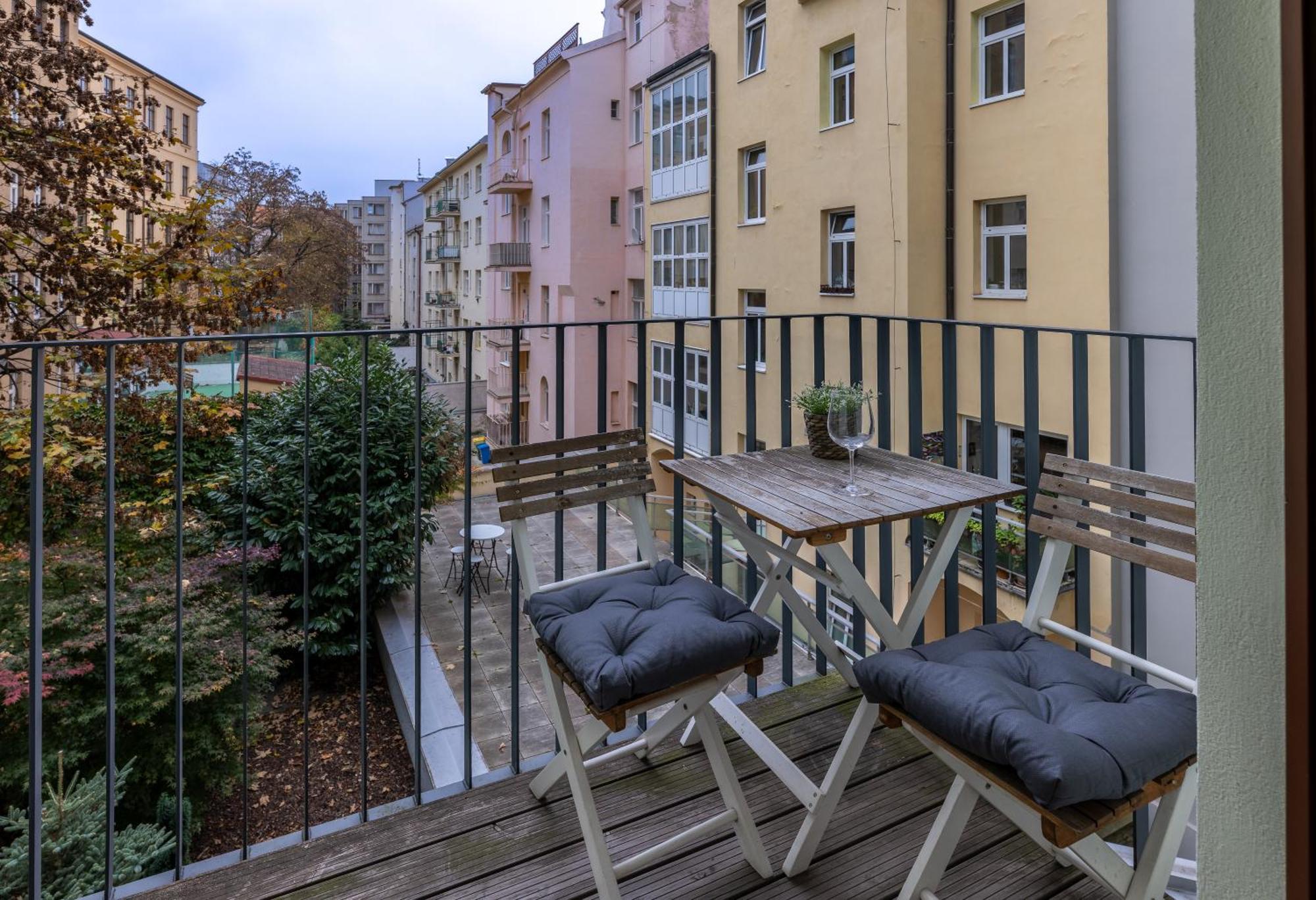 Apartment Peaceful & Cozy Living In Vysehrad With A Balcony *