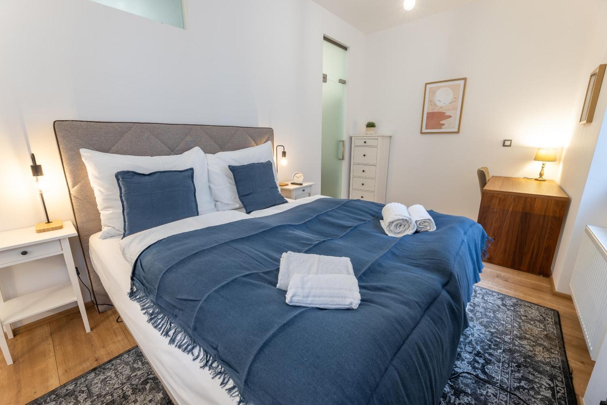 Peaceful & Cozy Living In Vysehrad With A Balcony * Praga
