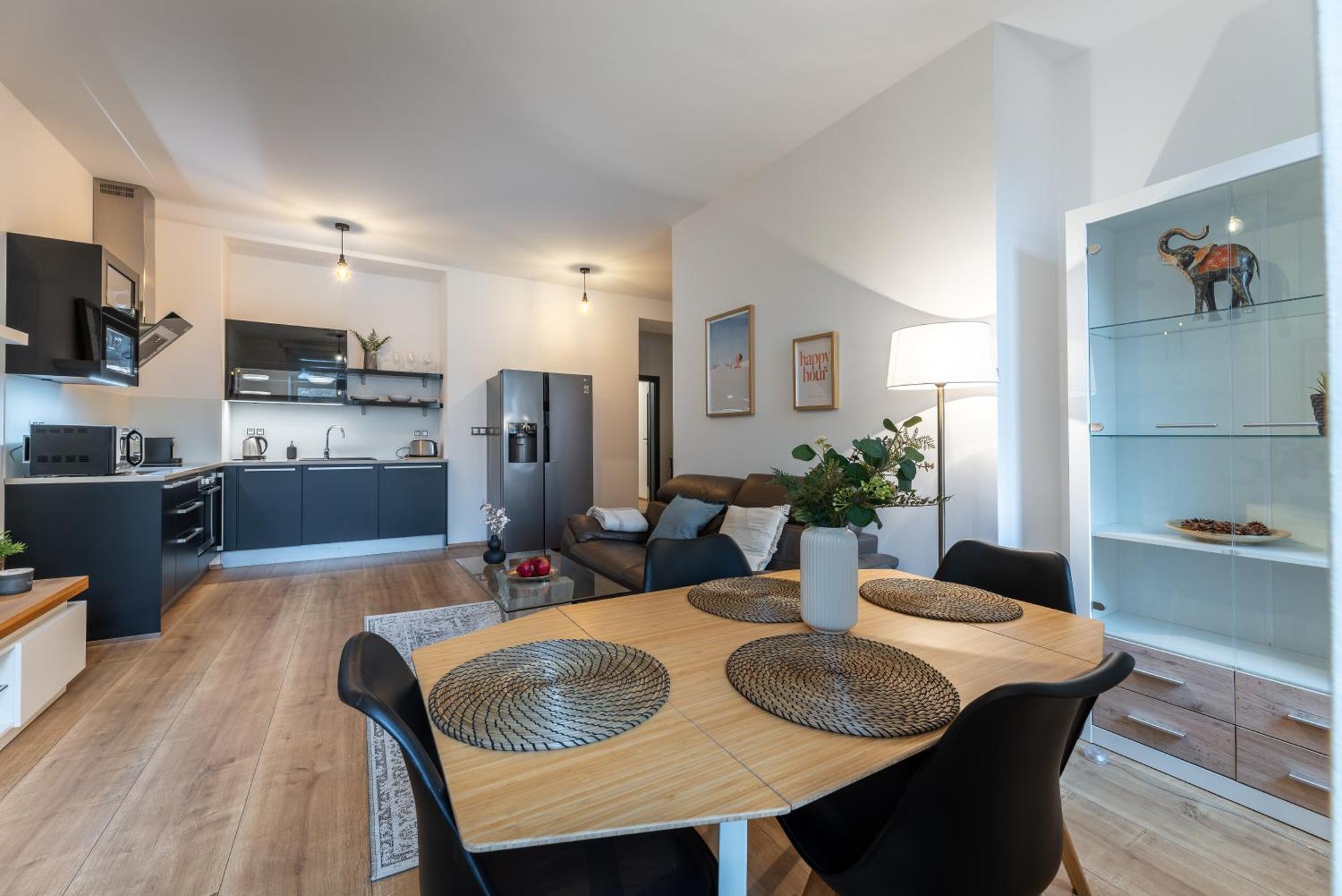 Peaceful & Cozy Living In Vysehrad With A Balcony Apartamento Praga
